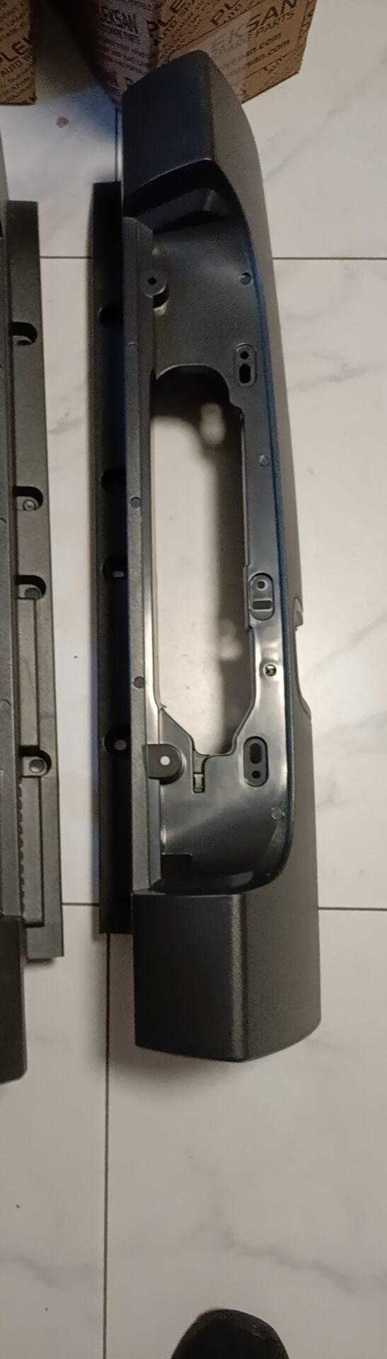 Moulure Feux Hayon Arrière Droite Renault Trafic Ii 2006 14